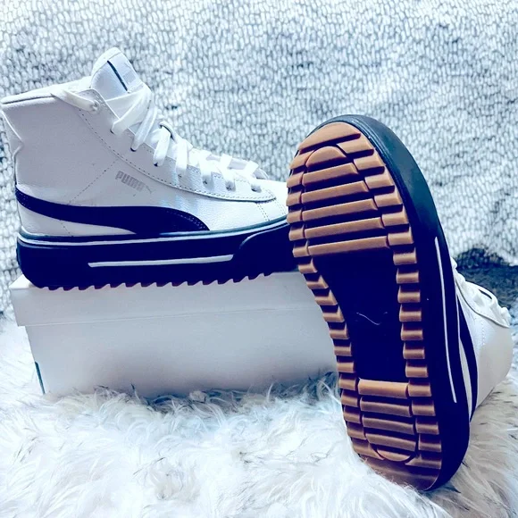 Woman’s Puma Platforms - Picture 12 of 12